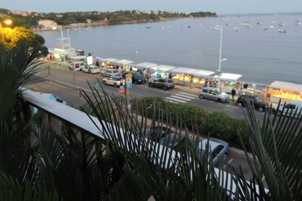 Emplacement Privilegie Pour Ce Bel Appartement Saint-Raphaël Exteriör bild